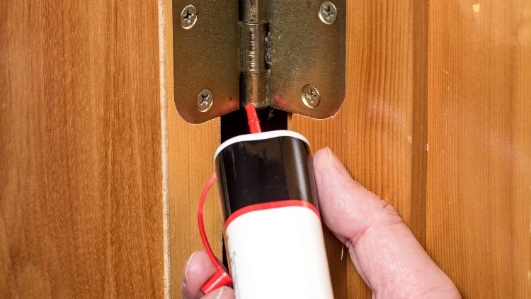 How to fix squeaky doors - Applying White Lithium Grease