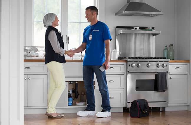 handyman doing kitchen remodel