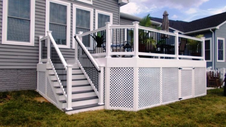 https://handymanconnection.com/hamilton/wp-content/uploads/sites/73/2024/11/Is-Wood-Or-Vinyl-Lattice-Better.jpg