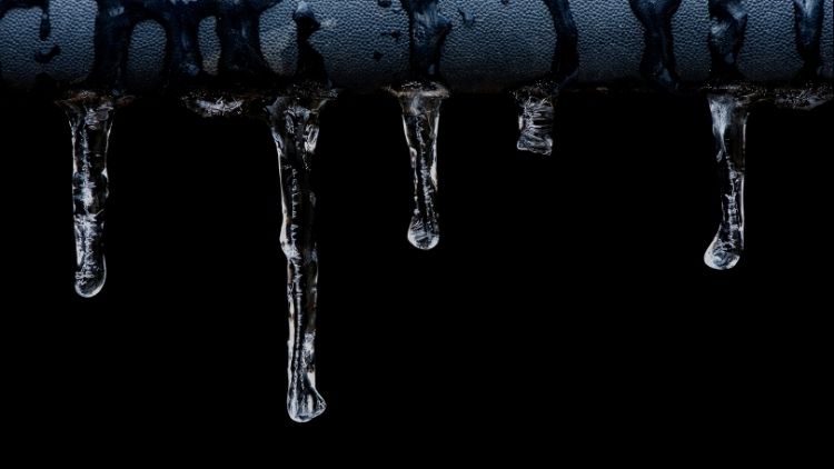 https://handymanconnection.com/hamilton/wp-content/uploads/sites/73/2024/12/Winter-Plumbing-Tips-Preventing-Frozen-Pipes.jpg