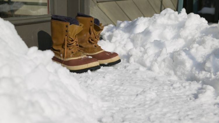 https://handymanconnection.com/kitchener/wp-content/uploads/sites/25/2024/12/Maintaining-Hardwood-Floors-During-Winter_-Expert-Tips.jpg