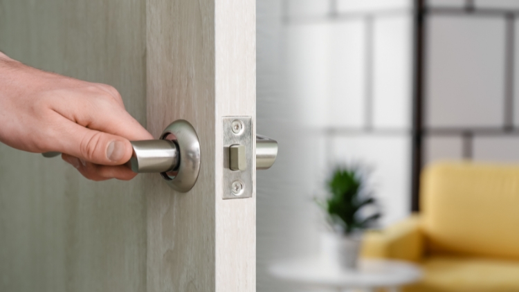 https://handymanconnection.com/regina/wp-content/uploads/sites/43/2025/11/How-to-Fix-a-Squeaky-Door-Quick-and-Easy-Solutions.jpg