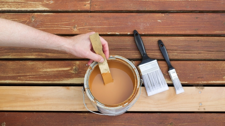 The Challenges of DIY Deck Refinishing